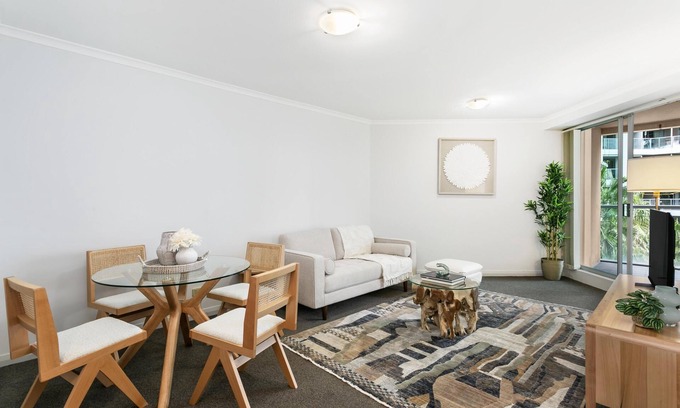 Chatswood Apartment | Chatswood - HELP7 Help Street - 1 Bedroom with free parking in the heart of Chatswood