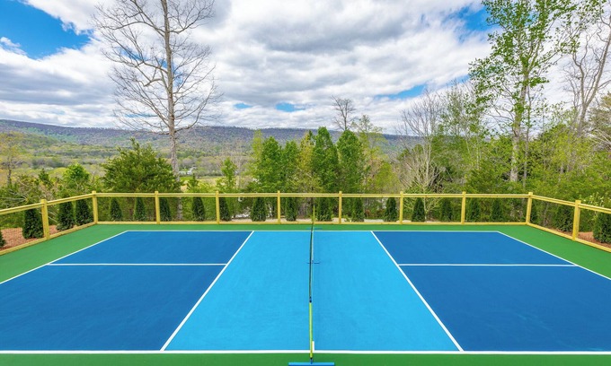 Flintstone House | Chattanooga Valley Paradise | Pickleball | Pool