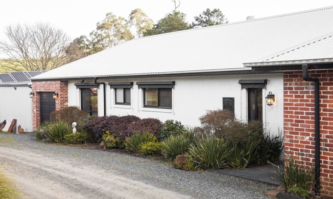 Mount Burnett Apartment | Chayah Farm Stay luxury in the Dandenong Ranges