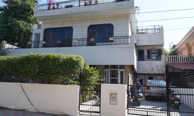 Mohali House | Cheerful 3- bedroom home with free parking