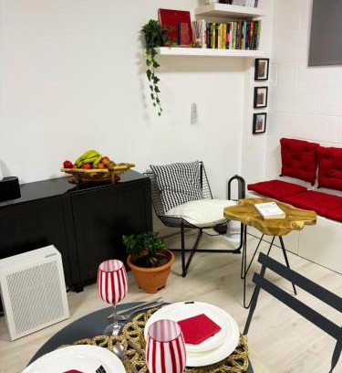 Park Royal Hotel | Cheap Quiet Double Room in Park Royal with off-site Gym Access to Showers