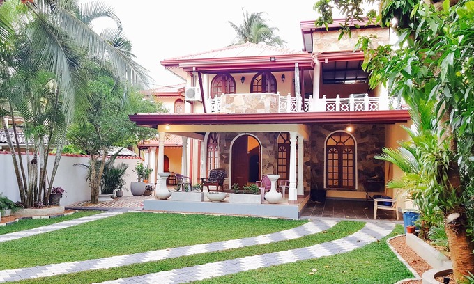 Aluthgama House | Cheap Vacation Rental, Vacation in Srilanka, 1-8 Person