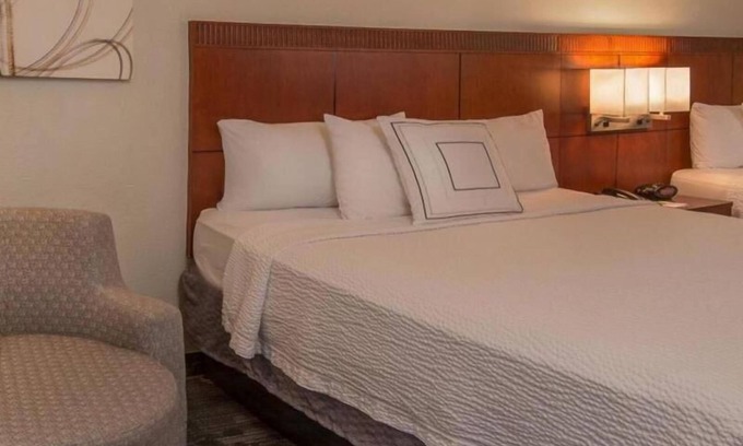 Rosslyn Apartment | Check Out Theodore Roosevelt Island Park! 2 Modern Units, Pets Are Welcome!