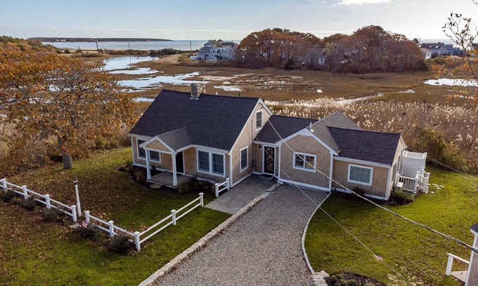 Hyannis House | Check out this Incredible location on the Cape! Walk to beaches, dining and more
