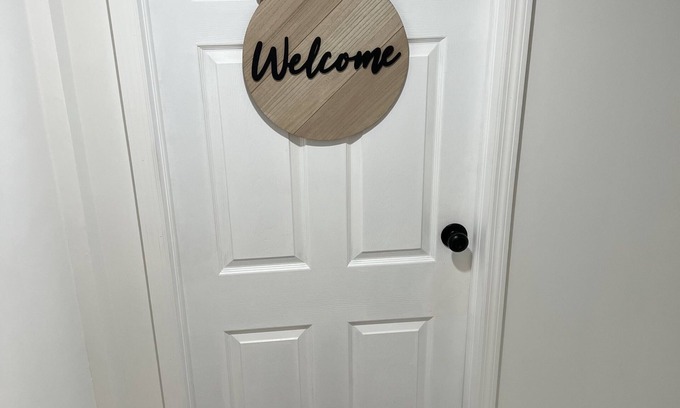 Queens House | Cheerful 1 Bedroom home. 7 min-JFK/16 min-LGA