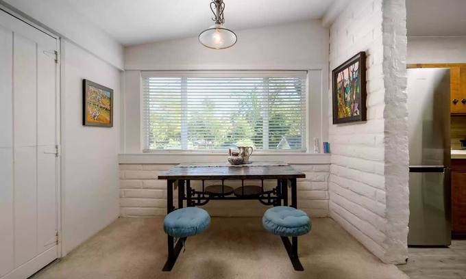 East San Roque Cottage | Cheerful 2 bedroom 2 bath Cottage with fireplace