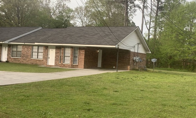 Mount Berry Condo | Cheerful 2 Bedroom 2 Bath Duplex in West Rome GA