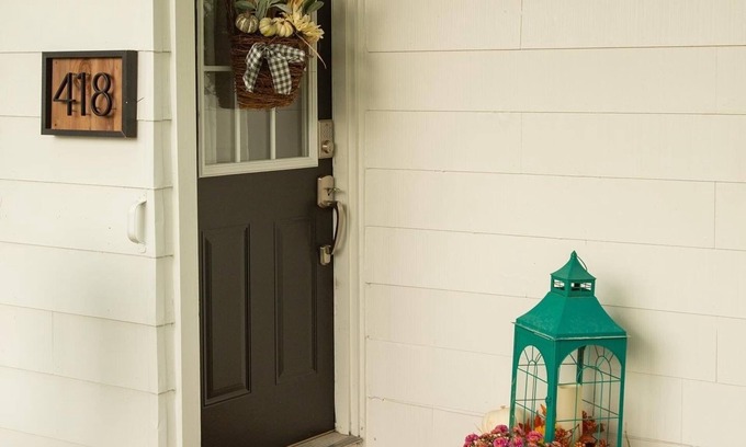 Decatur House | Cheerful 2 Bedroom Cottage on 5th in Decatur IN