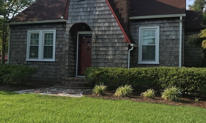 Edenton Cottage | Cheerful 2 Bedroom Cottage on the Inner Banks