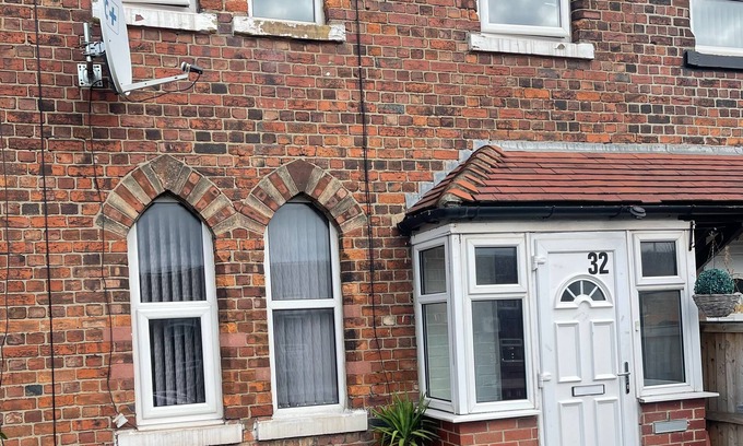 Bradford House | Cheerful 2 bedroom house in this popular area of bradford BD2
