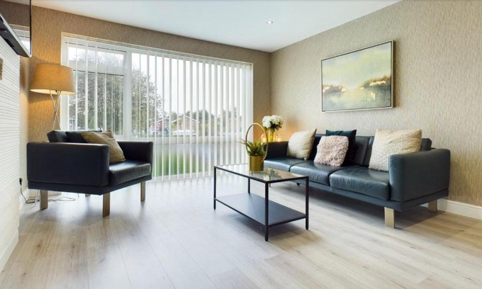 Hazlerigg Apartment | Cheerful 2 - bedroom home with free parking.