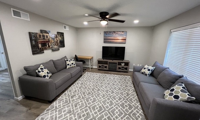 Spring Shadows House | Cheerful 2 bedroom home 20 minutes from downtown