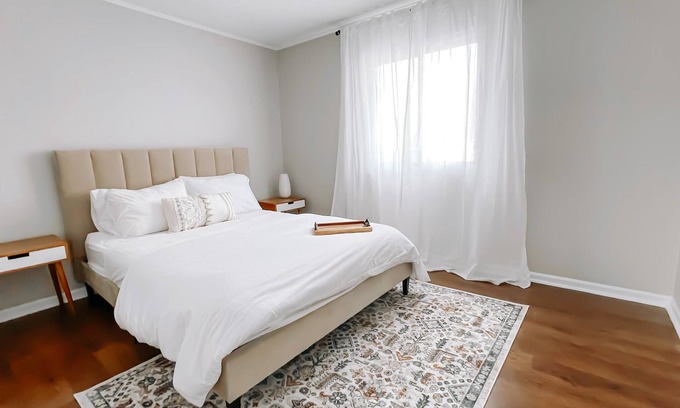 Grass Lake House | Cheerful 2 Bedroom in Downtown Grass Lake | Bikes