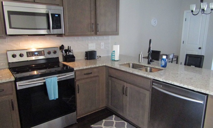 Clarksville House | Cheerful 2-Bedroom Townhouse with Pool
