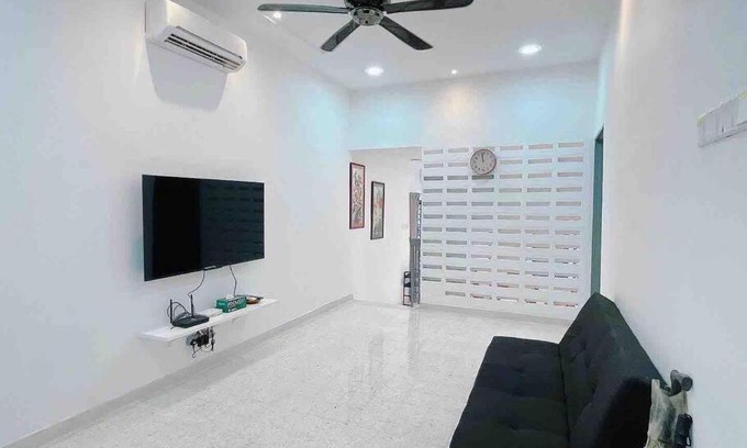 Cheras House | Cheerful 27 Home with BBQ grill
