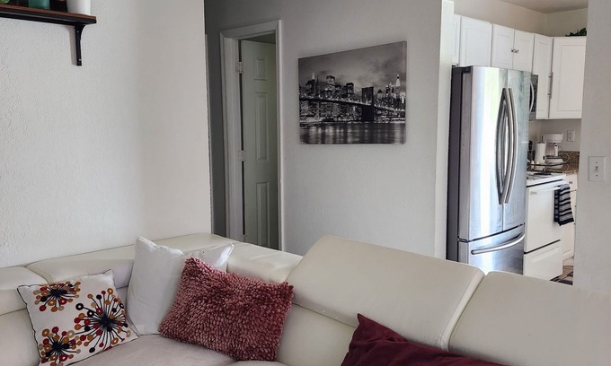 Orlando House | Cheerful 3.5 bedroom house with firepit near UCF