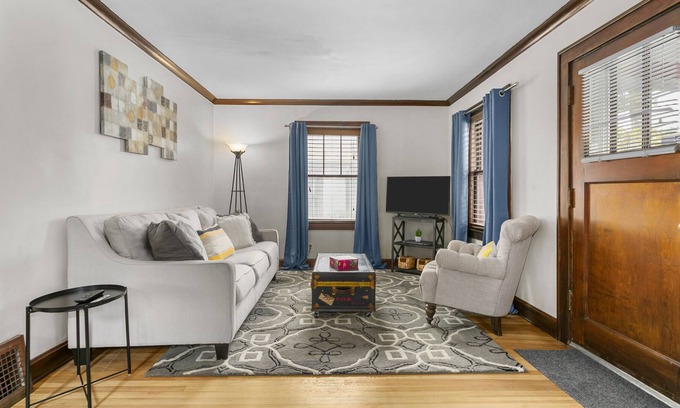 South Kansas City House | Cheerful 3 Bdrm Home in Rockhill Neighborhood 64