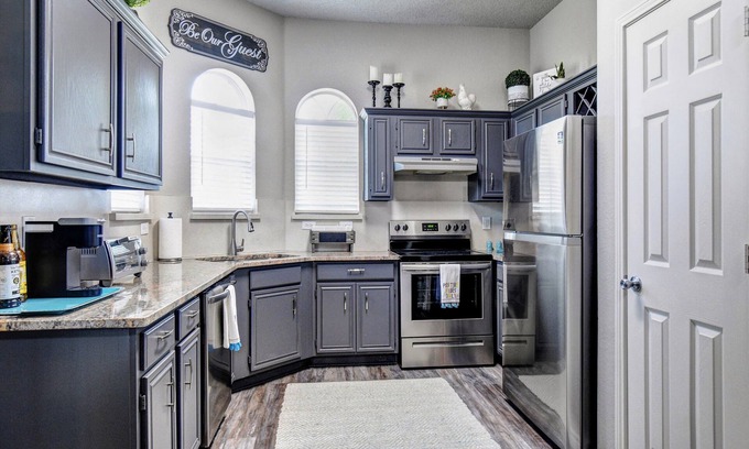 Rockwall House | Cheerful 3-bed room residential home with pool