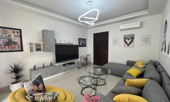 Naqqache Apartment | Cheerful 3 bedroom flat with jaccuzi & open view