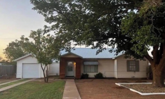 Tokio House | Cheerful, 3 bedroom house, free parking