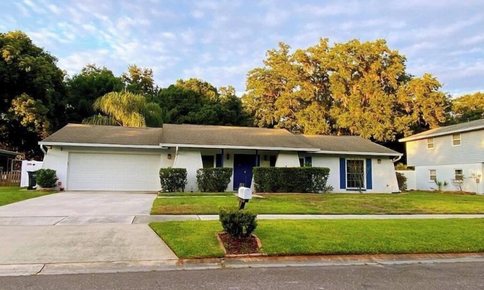 Brandon House | Cheerful 3-bedroom home with pool and office