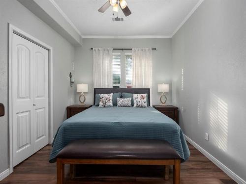 Dickinson House | Cheerful 3 Bedroom Home with Loft
