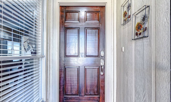 Northeast Houston House | Cheerful 3-bedroom home with indoor fireplace