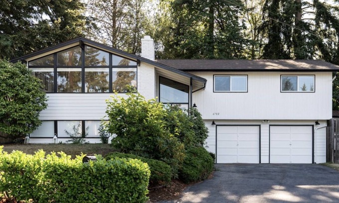 Picnic Point-North Lynnwood House | Cheerful 3 bedroom house with large backyard