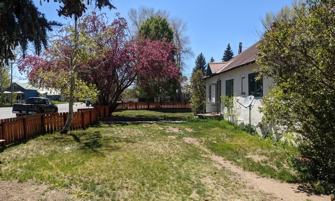 Gunnison House | Cheerful 3 bedroom in convenient location with a hot tub.