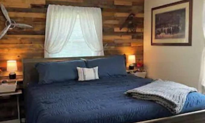 Clifton Park House | Cheerful 3 bedroom home close to everything!
