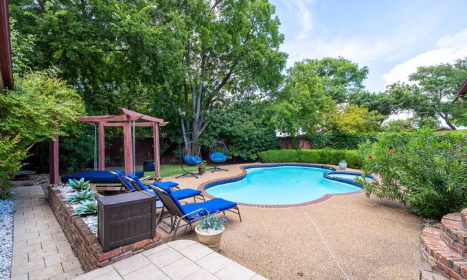 Northeast Dallas House | Cheerful 3-bedroom with a Pool