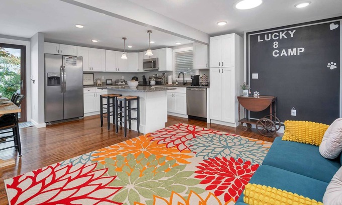Waterford House | Cheerful 3bd Cape yards from river/beach access