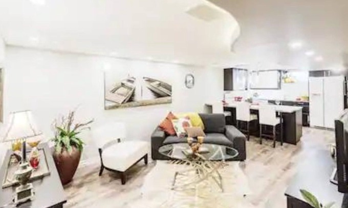 Northwest Edmonton House | Cheerful 3Bdr 1Bath Suite in North Edmonton