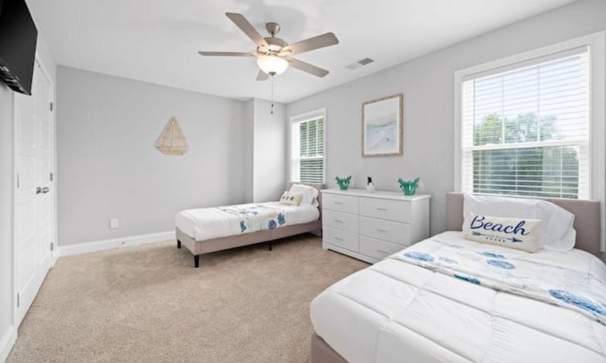 Clarksville Apartment | Cheerful 3bdrm with Beach Vibes, Slps 9, Spacious