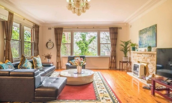 Killara House | Cheerful 3bedroom home in Sydney North with wifi