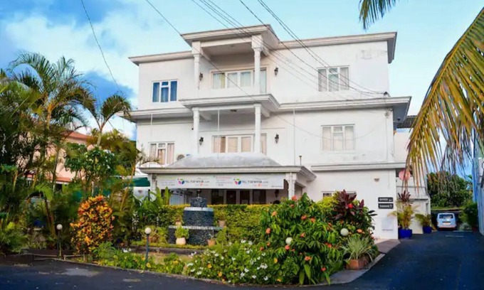 Quatre Bornes House | cheerful 4 bedroom luxury house entire 1st floor