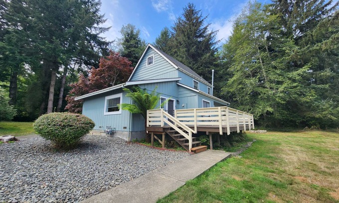McKinleyville House | Cheerful 4-bedroom home in the woods