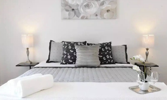 Moreno Valley House | Cheerful 4-bedrooms home, free Wi-Fi , parking.