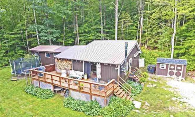 Groton House | Cheerful 4 bedroom, 2 bath house