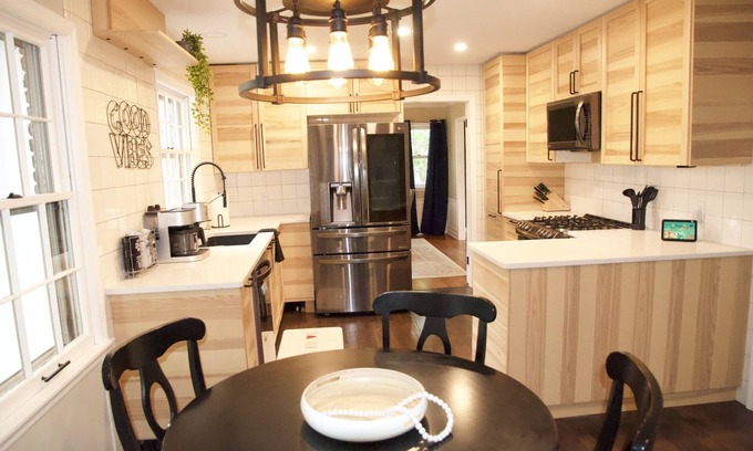 Niskayuna House | Cheerful 4-bedroom home with indoor fireplace