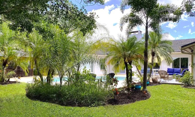 Ridge Wood Heights House | Cheerful 4-bedroom home with a private poolnn