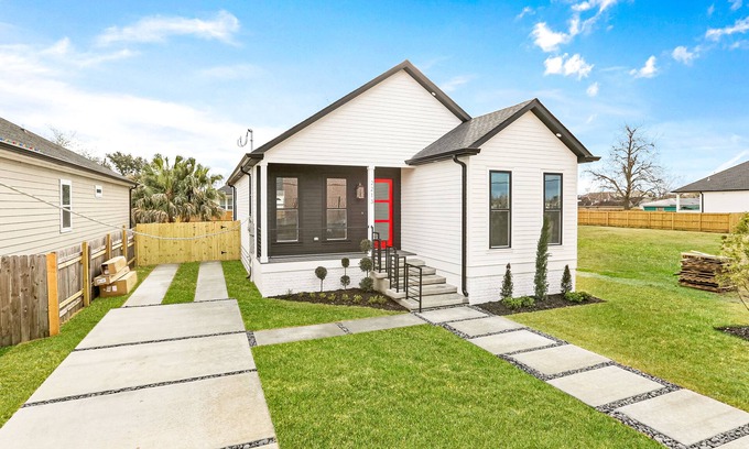 Arabi House | Cheerful 4-bedroom home