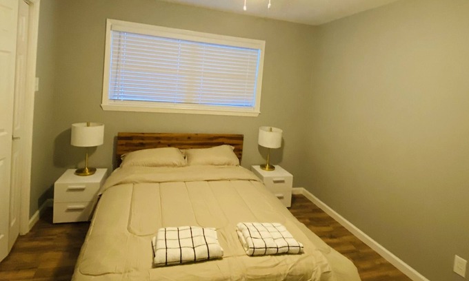 Houston House | Cheerful 4 bedroom home that sleep 14 in Houston