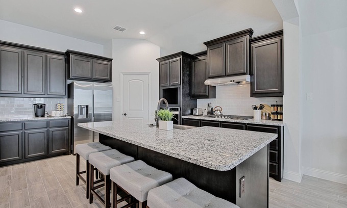 Argyle House | Cheerful 4 Bedroom House in Argyle with fenced backyard & fireplace
