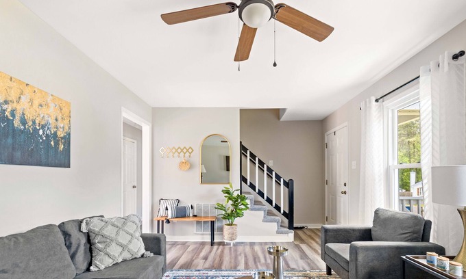 Chesterfield House | Cheerful 4-Bedroom Southside Home
