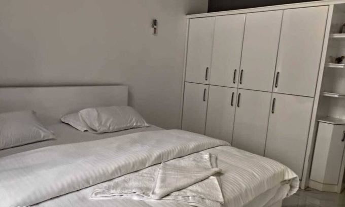 Thrippunithura House | Cheerful 4 Bedroom Villa with Ensuite and Parking