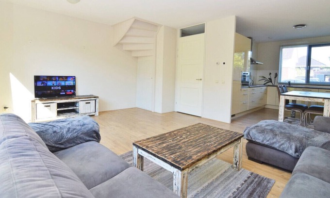 Almere House | Cheerful 4 Bedrooms Nearby Amsterdam