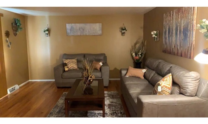 Trotwood House | Cheerful 4BR/12BD “Ravishing Ranch”