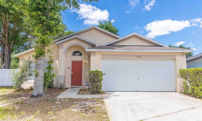 Clear Creek Villa | Cheerful 5/3 Pool House Close to Parks