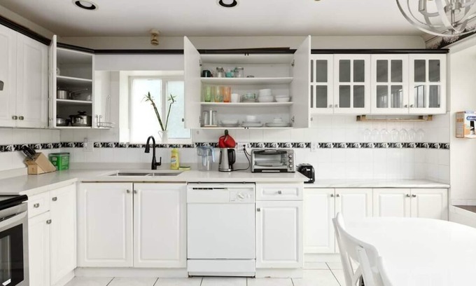 Renfrew-Collingwood House | Cheerful 5-bdrms home in Vancouver